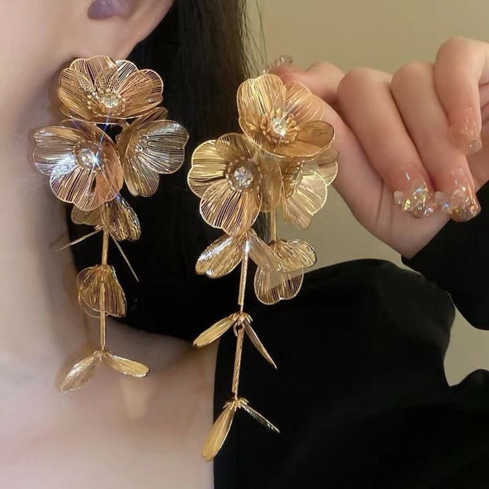 Fashionable diamond-studded flower long tassel earrings